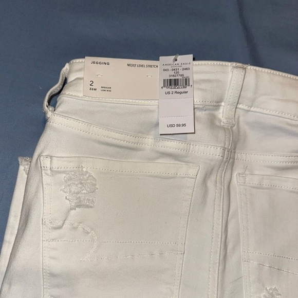 NWT American Eagle White Ripped Jeans Size 2 - Picture 3 of 5